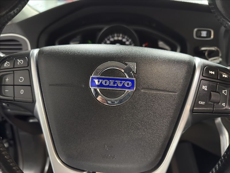 Volvo V40 1,6   D2 MOMENTUM BI-XEN VÝHŘE - fotka 11 z 42