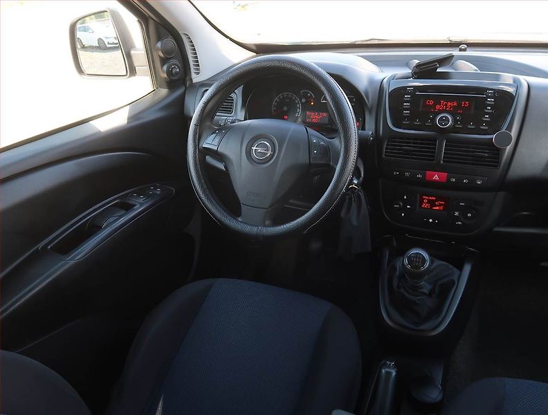 Opel Combo (2013) 1.6 CDTI, 5Míst, ČR - fotka 7 z 16