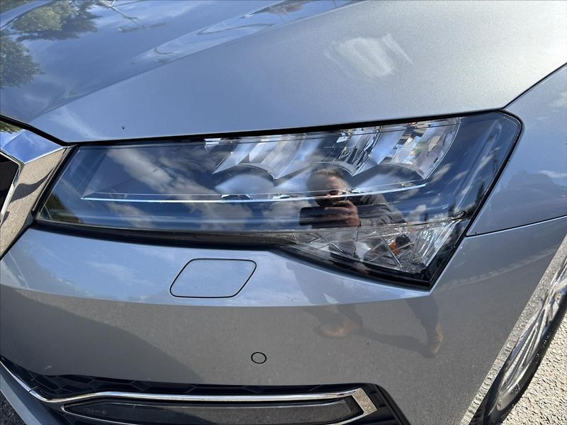 Škoda Superb 2,0 TDi AT Style SERVIS - fotka 40 z 43