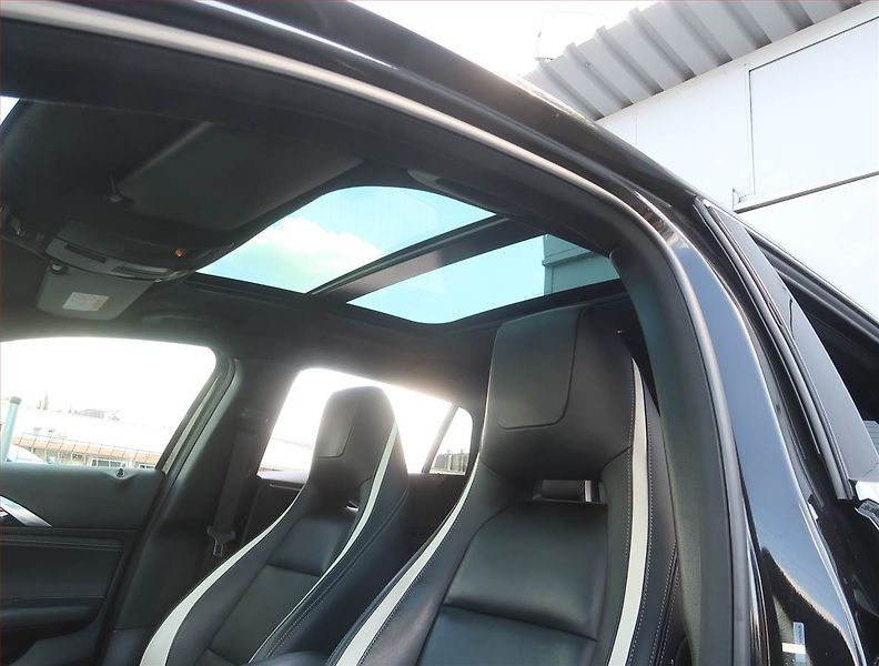 Infiniti Q30 (2019) 1.6t, Automat, Serv.kniha - fotka 16 z 22