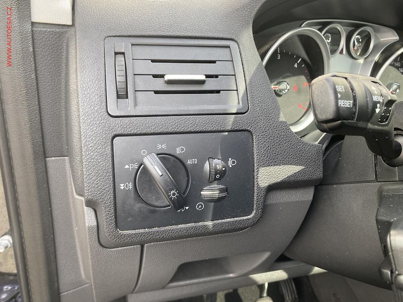 Ford Kuga (2009) 2.0 TDCi, Titanium, TZ, panor - fotka 13 z 15