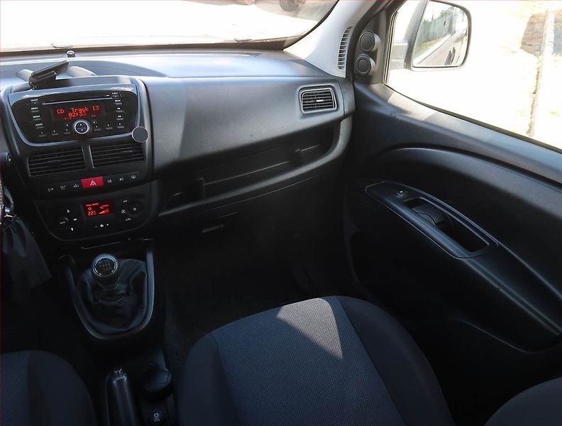 Opel Combo (2013) 1.6 CDTI, 5Míst, ČR - fotka 8 z 16