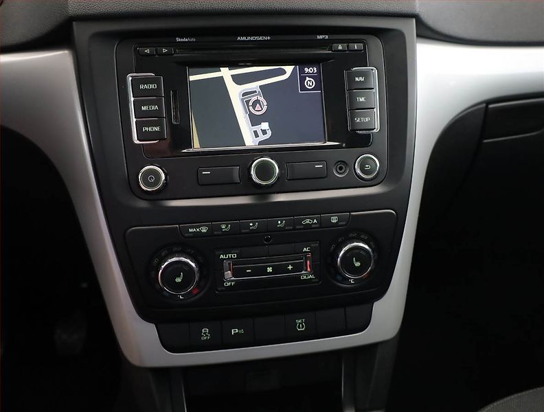 Škoda Yeti (2011) 2.0 TDI, 4X4, Navi, Tempomat - fotka 10 z 18