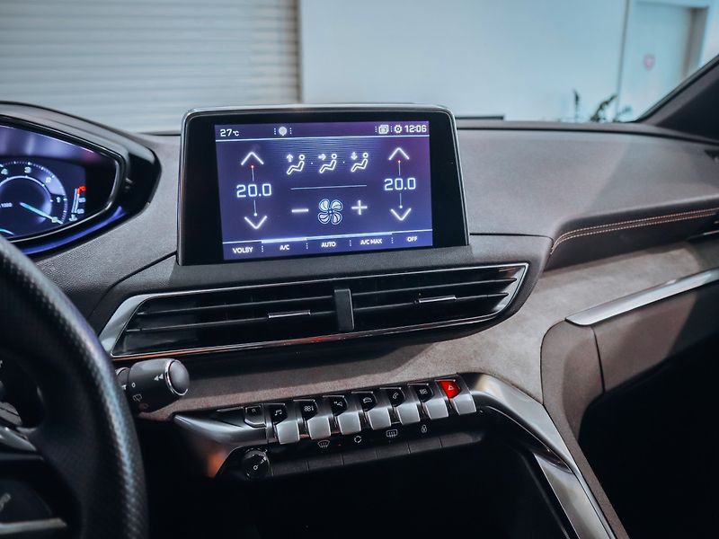 Peugeot 5008 2.0 BlueHDi EAT8 GT Line - fotka 12 z 27