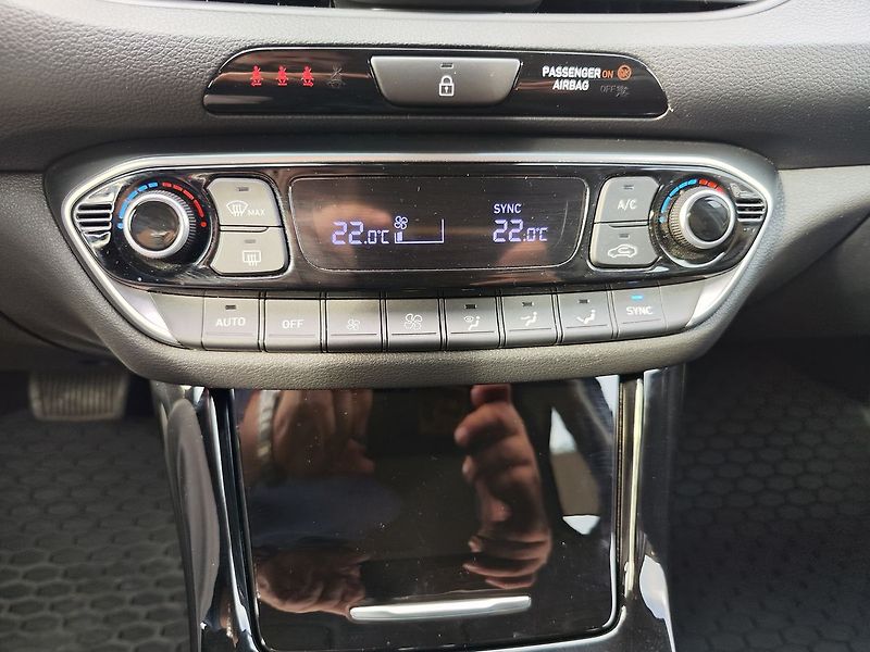 Hyundai i30 1.5 T-GDI/103kW Style DCT - fotka 21 z 34