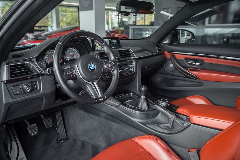 BMW M4 Coupe/Merino/Ceramic/Carbon - fotka 5 z 20