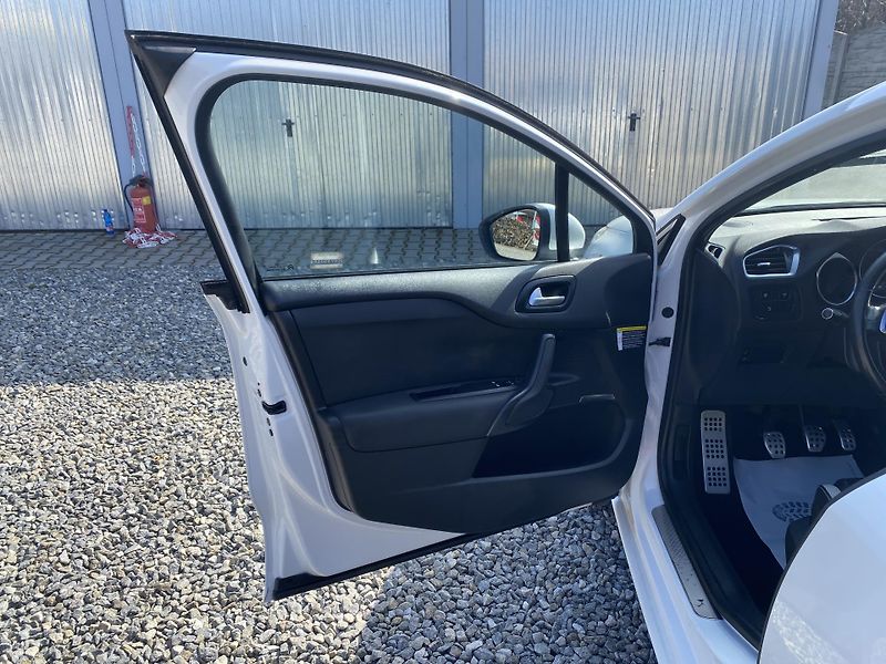 Citroën DS4 1.6i 16V 120PS EXCLUSIVE TOP!! - fotka 94 z 160