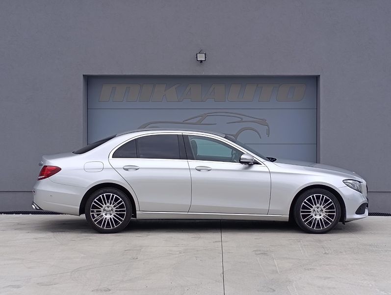Mercedes-Benz Třídy E 220d 143kW 4MATIC ČR  - fotka 4 z 34