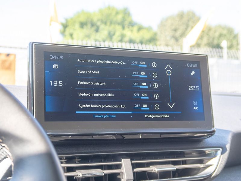 Peugeot 3008 (2021) ČR 1.2T 96KW LED – CEBIA - fotka 30 z 57