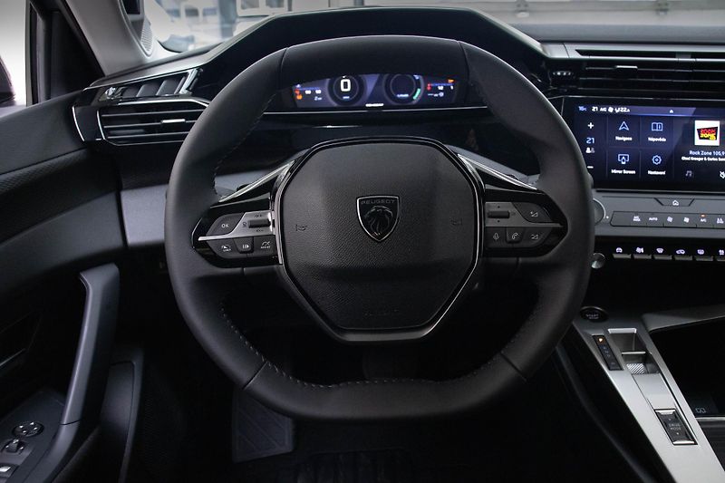 Peugeot 308 SW STYLE Hybrid 145 e-DCS6  - fotka 11 z 16