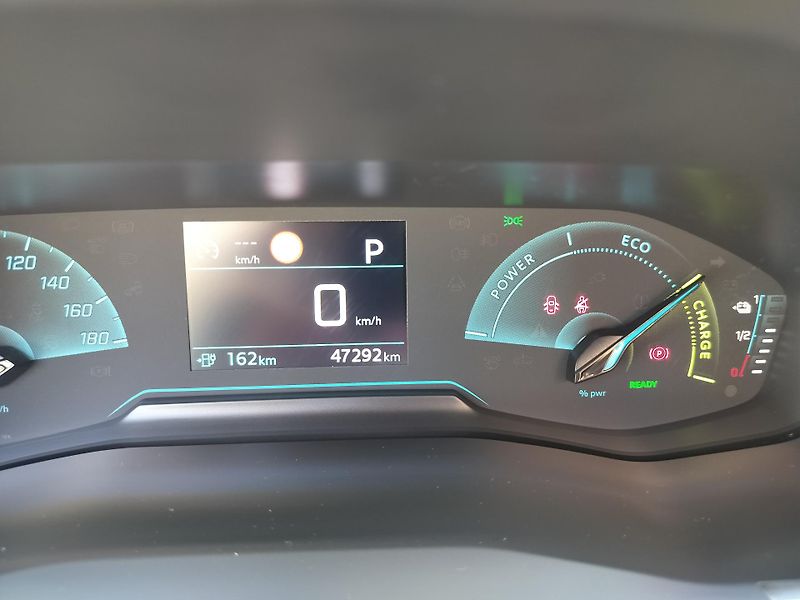 Peugeot 208 e, navigace, SOH 95% - fotka 14 z 28