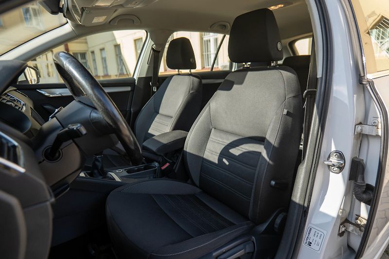 Škoda Octavia TDI 4x4 110kW NezTop Taž Carpl - fotka 10 z 34