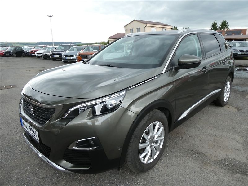 Peugeot 5008 2,0 HDi 110kW Allure serviska - fotka 3 z 41