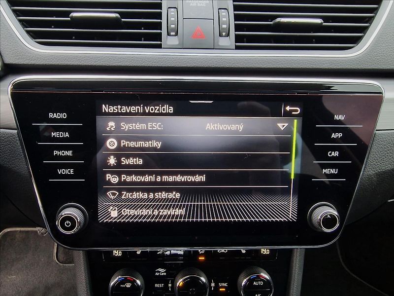 Škoda Superb 1.5 TSI 110kW DSG Style,1.Maj - fotka 31 z 50