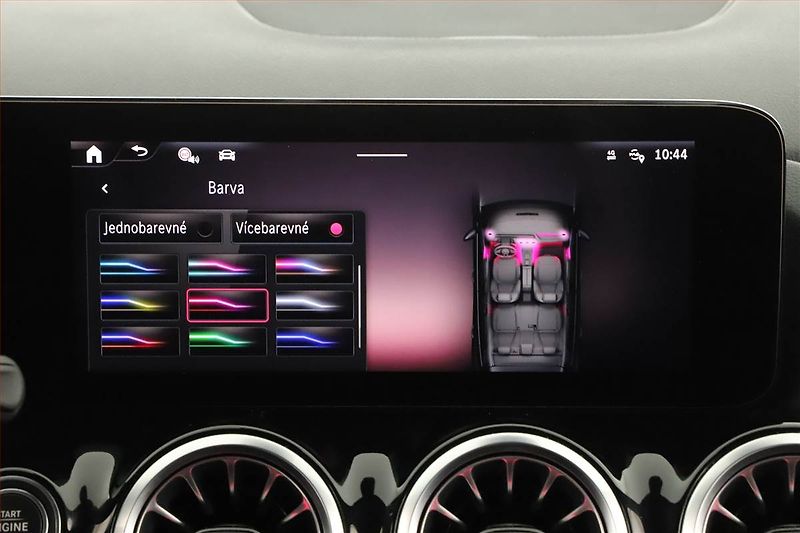 Mercedes-Benz GLA (2025) 180, AMG LINE, KEYLESS - fotka 14 z 20