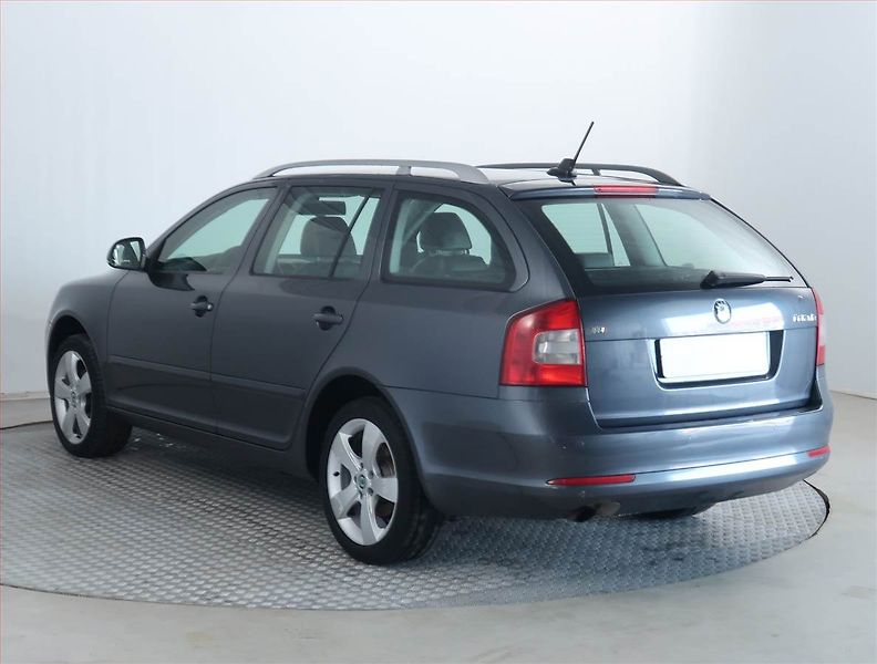 Škoda Octavia (2012) Elegance 2.0 TDI, Navi - fotka 4 z 18