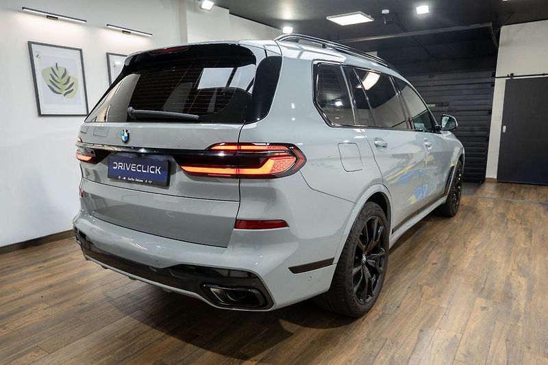 BMW X7 xDrive40i M Sport 280 kW - fotka 4 z 47