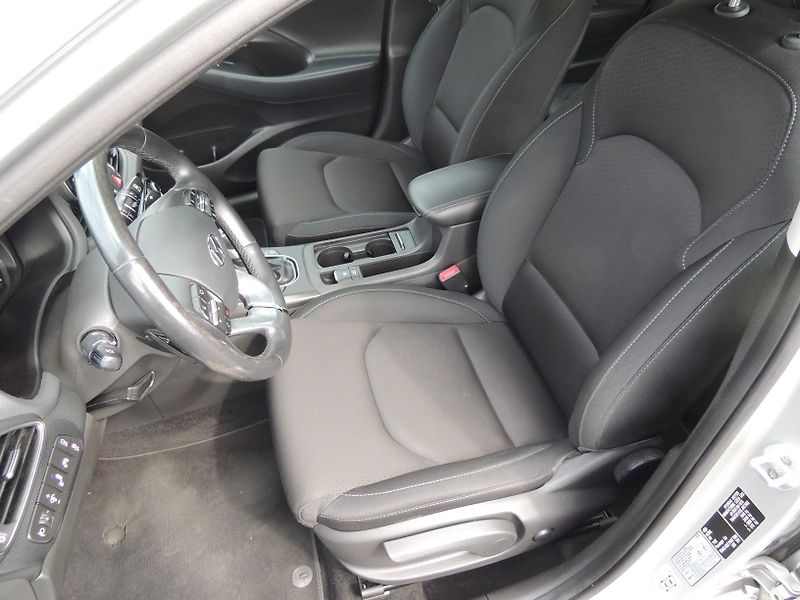 Hyundai i30 (2019) Combi 1.6CRDi,100kw,automat,ČR - fotka 32 z 49