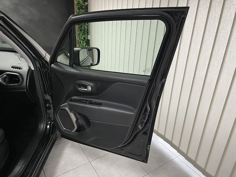 Jeep Renegade 1.3 T4 AT ČR 1.MAJ.SERVIS NAVI - fotka 12 z 23