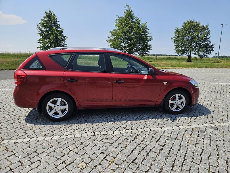Kia Ceed (2011) 1.4 66kw, MOŽNÉ SPLÁTKY  - fotka 6 z 26