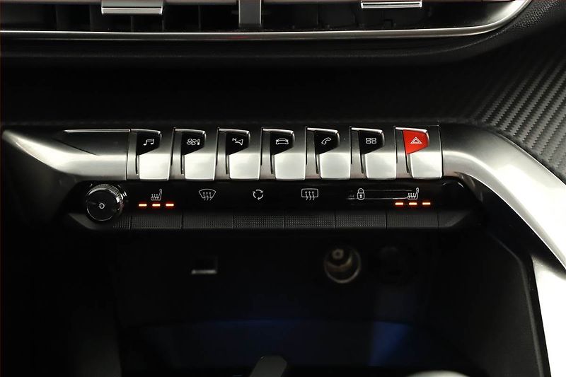 Peugeot 5008 (2019) 1.5 BlueHDi, 7 míst - fotka 18 z 21