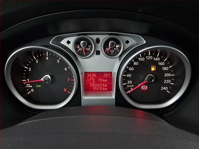 Ford Focus (2009) 1.8 16V, nová STK - fotka 11 z 16
