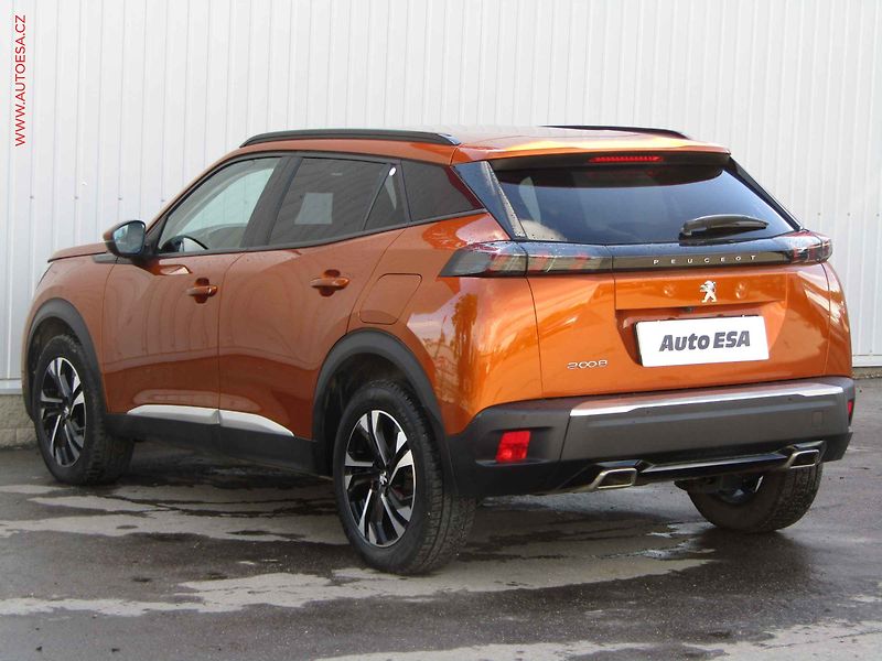 Peugeot 2008 (2020) 1.2 PT, 1.maj,ČR, Allure, AT - fotka 6 z 23