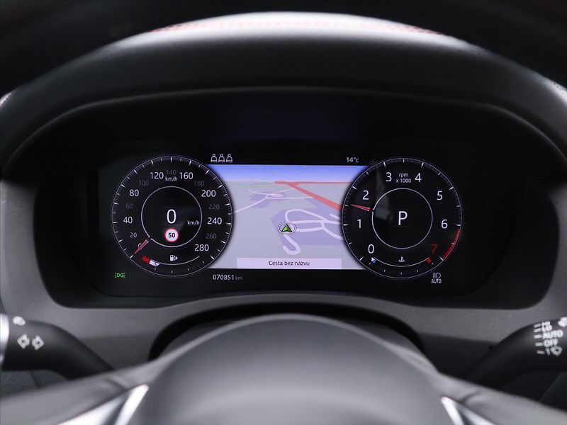 Jaguar XE 2,0 P300 221kW R-Dynamic DPH - fotka 20 z 43