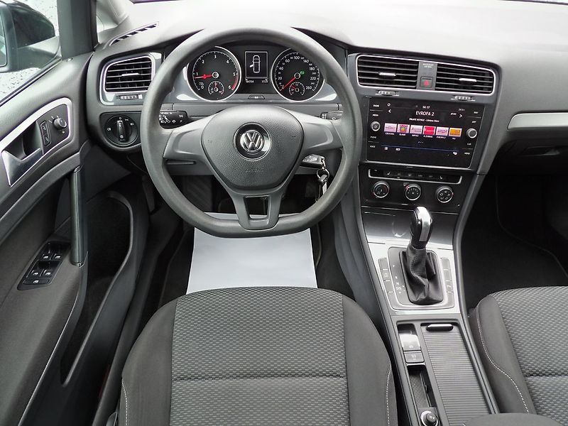 Volkswagen Golf 1.6TDI 85kW DSG Navi PDC - fotka 7 z 29