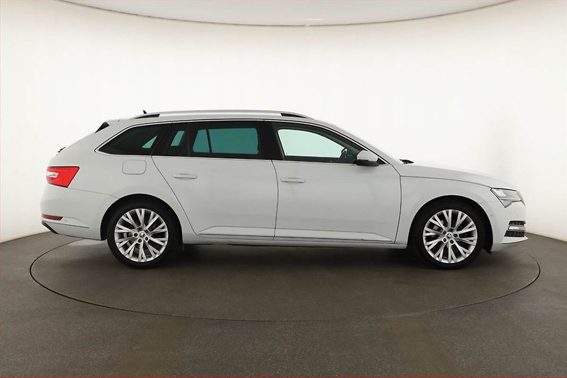 Škoda Superb (2023) Style 2.0 TDI - fotka 6 z 20