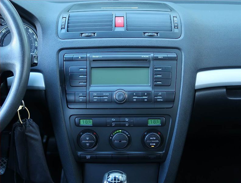 Škoda Octavia (2005) 1.9 TDI, Serv.kniha, po STK - fotka 12 z 14