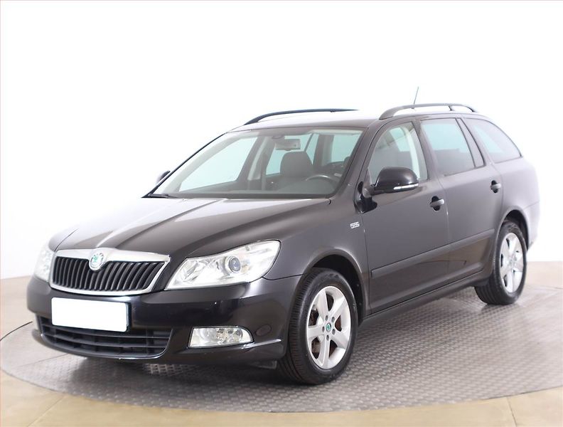 Škoda Octavia (2012) 2.0 TDI, Automat, Tempomat - fotka 2 z 17