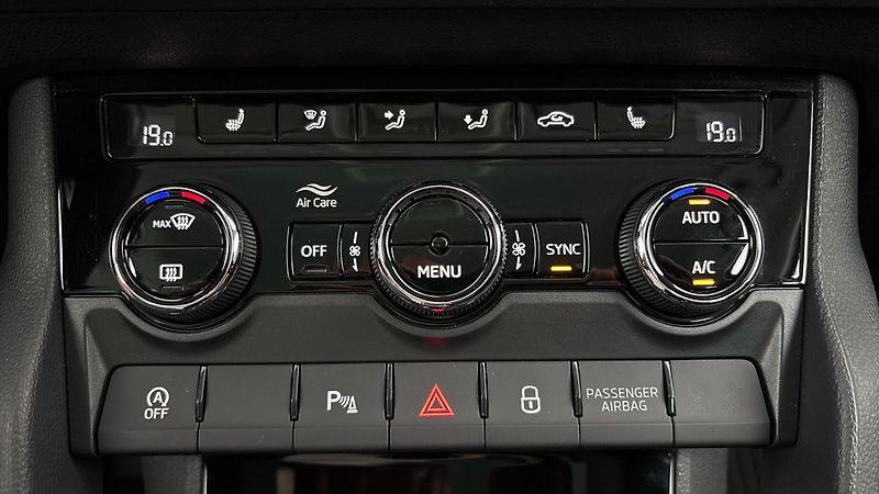 Škoda Karoq 2.0 TDI DSG 4x4 Ambition - fotka 13 z 27