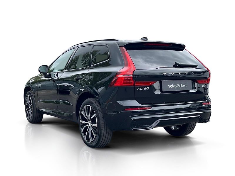 Volvo XC60 B5 AWD PLUS DARK/360/vent/kola - fotka 3 z 50