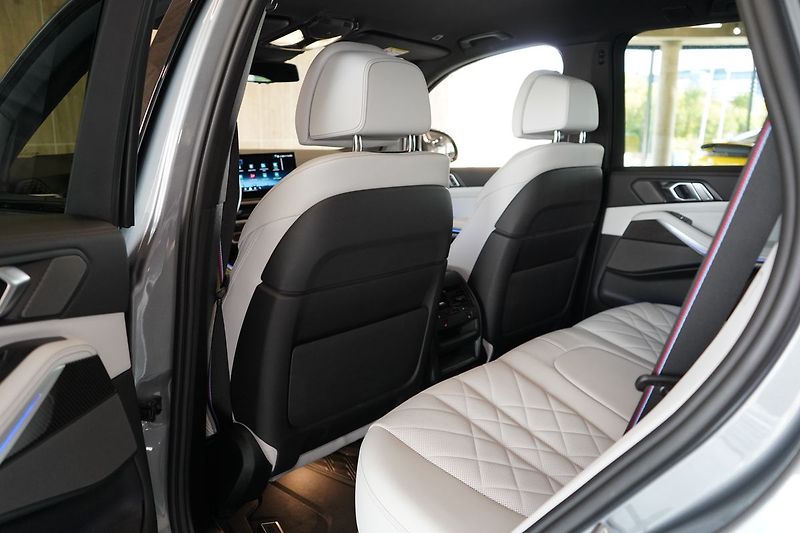 BMW X5 30d xDrive, Vzduch, Nezávislé - fotka 41 z 46