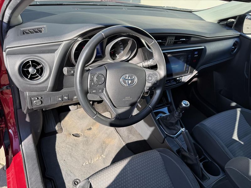 Toyota Auris 1,6 Selection - fotka 7 z 19