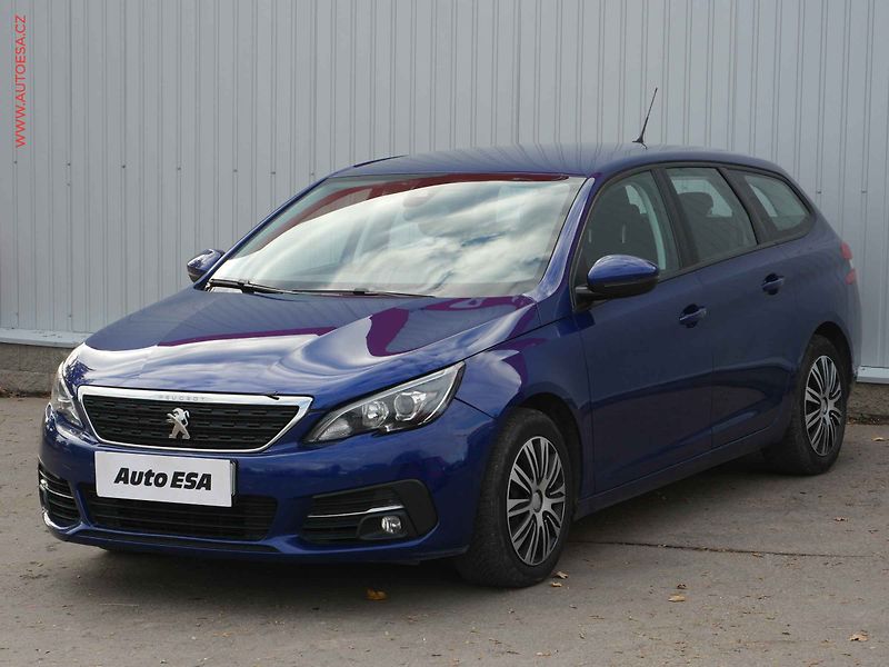 Peugeot 308 (2018) 1.5HDi, AC, tempo, navi - fotka 3 z 24