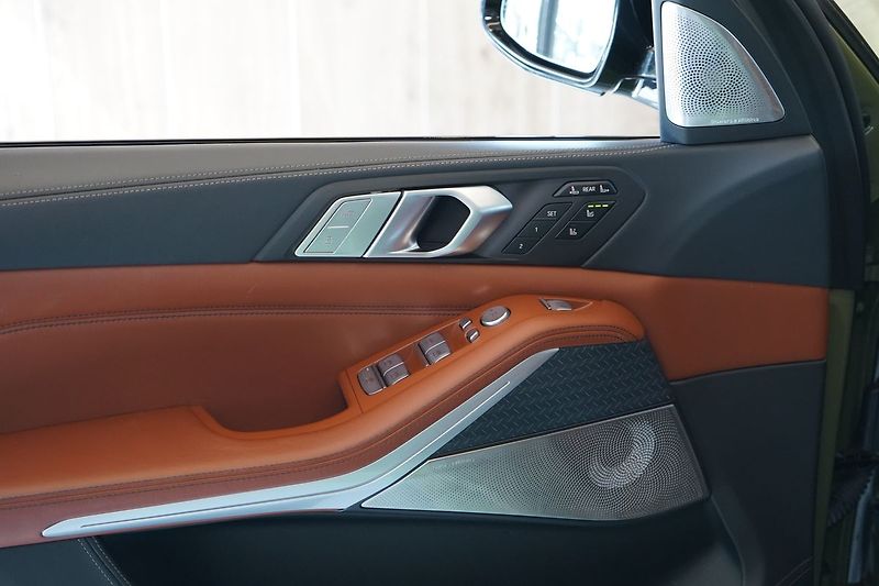 BMW X7 M50i xD, Executive Drive Pro - fotka 18 z 50