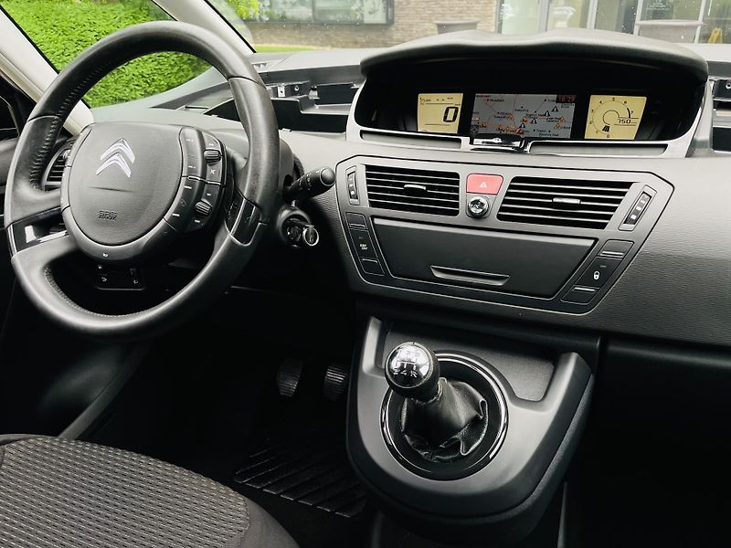 Citroën C4 Picasso 1.6i 88KW MANUÁL LED SENZORY - fotka 22 z 38