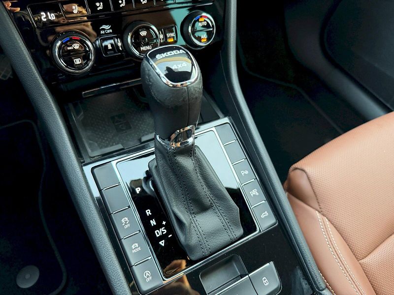 Škoda Superb (2023) 2.0 TDI 147kW 4x4 DSG L&K - fotka 28 z 35