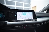 Volkswagen Golf 1,5 eTSI DSG KAMERA VÝHŘEV ČR - náhled 31