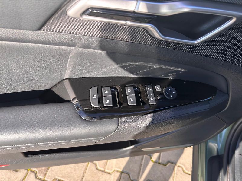 Kia Sportage 1.6 T-GDi MHEV DCT AWD TOP Evo - fotka 12 z 29