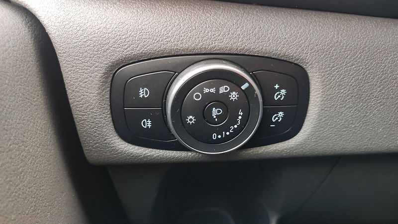 Ford Tourneo Custom (2019) 2,0 TDCi 136kW Aut. 8-Míst - fotka 23 z 26