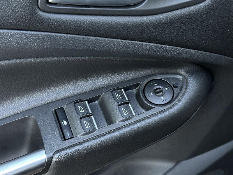 Ford Kuga 2.0TDCi 4x4 150PS NAVI Tempoma - fotka 14 z 38