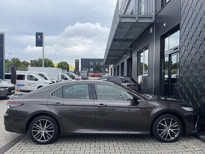 Toyota Camry EXECUTIVE VIP 2.5 Hyb. 160 kW - fotka 9 z 33