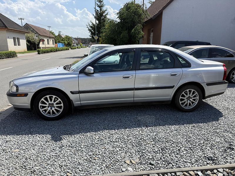 Volvo S80 2.4T ZACHOVALY SERVISOVANY VUZ - fotka 2 z 12