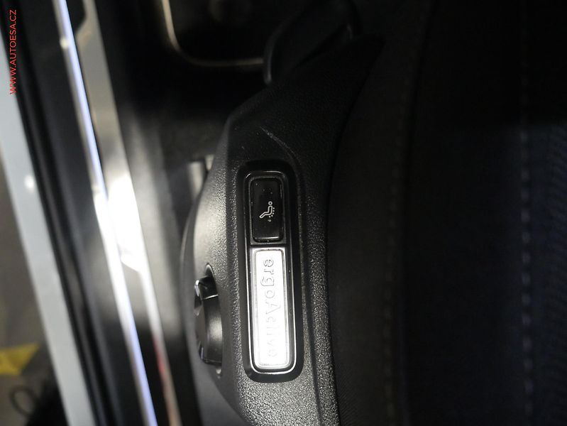 Volkswagen Tiguan (2017) 2.0TDi, ČR, Comfortline, LED - fotka 12 z 18