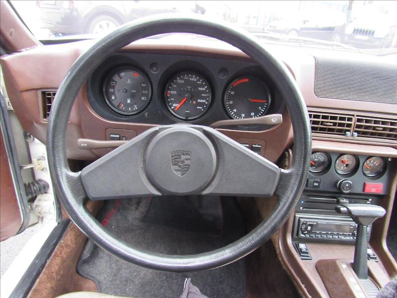 Porsche 924 2,0 Coupe Targa Automat - fotka 14 z 29