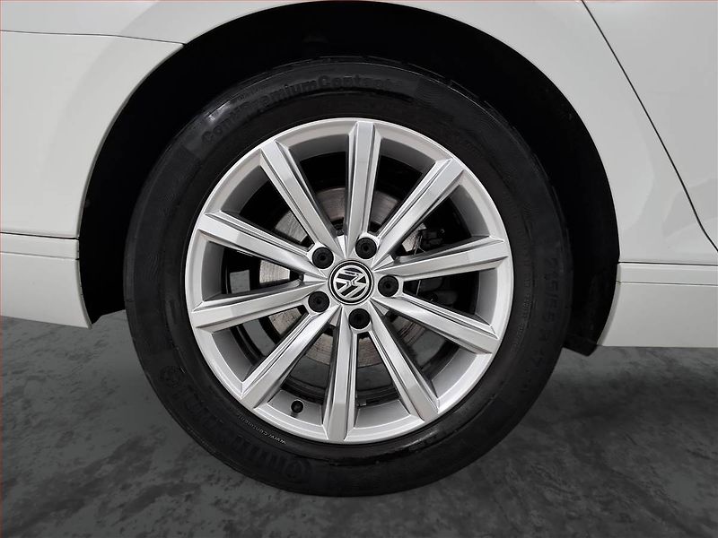 Volkswagen Passat (2017) Comfortline 2.0 TDI, Automat - fotka 15 z 19