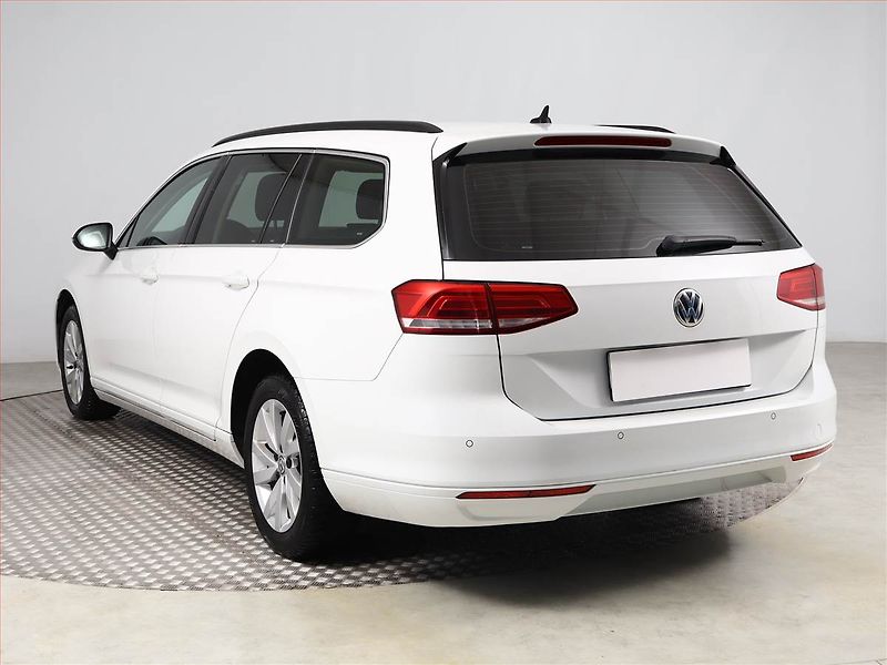 Volkswagen Passat (2018) Comfortline 2.0 TDI, Automat - fotka 4 z 18